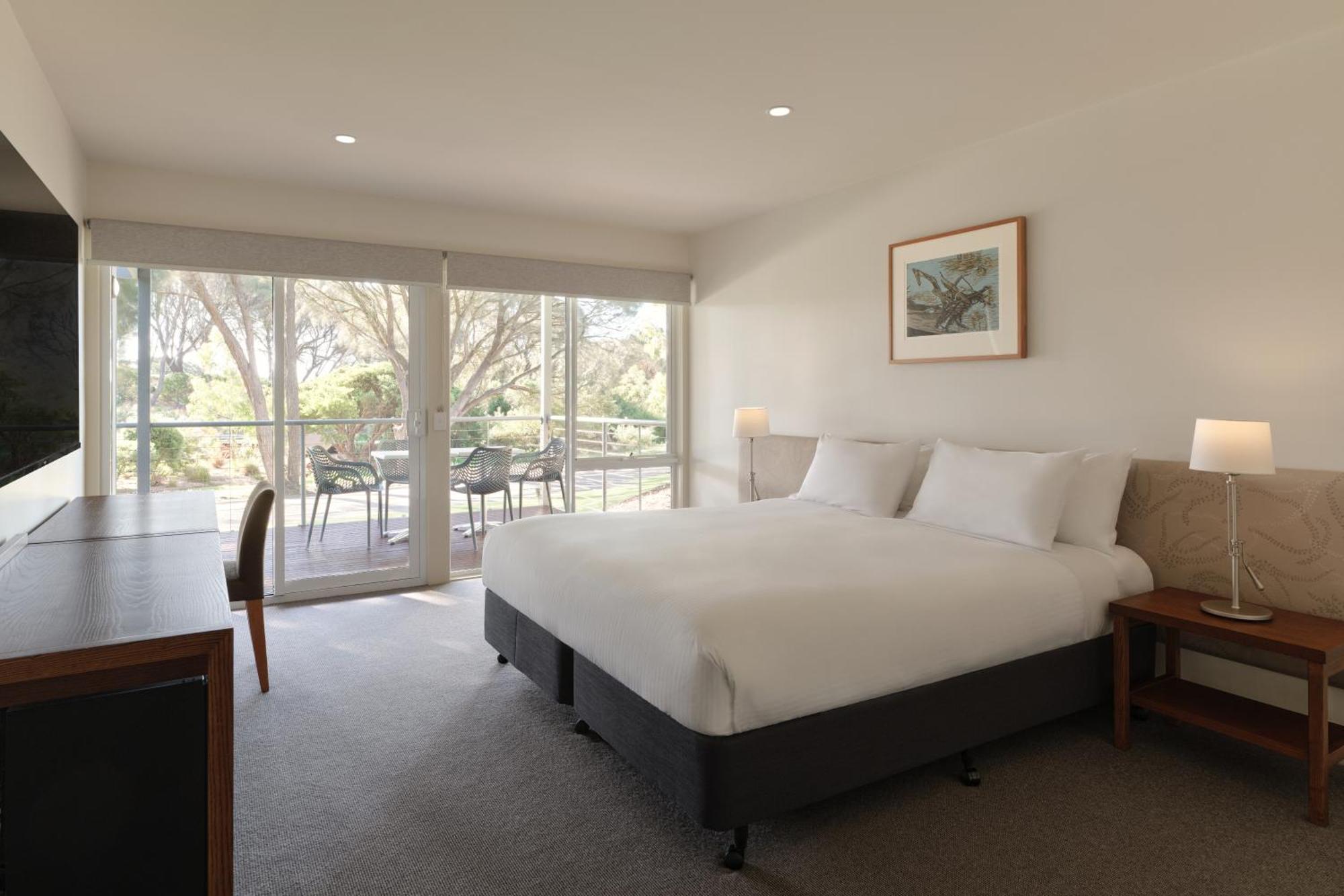 Racv Cape Schanck Resort Phòng bức ảnh A room at the Cradle Mountain Hotel