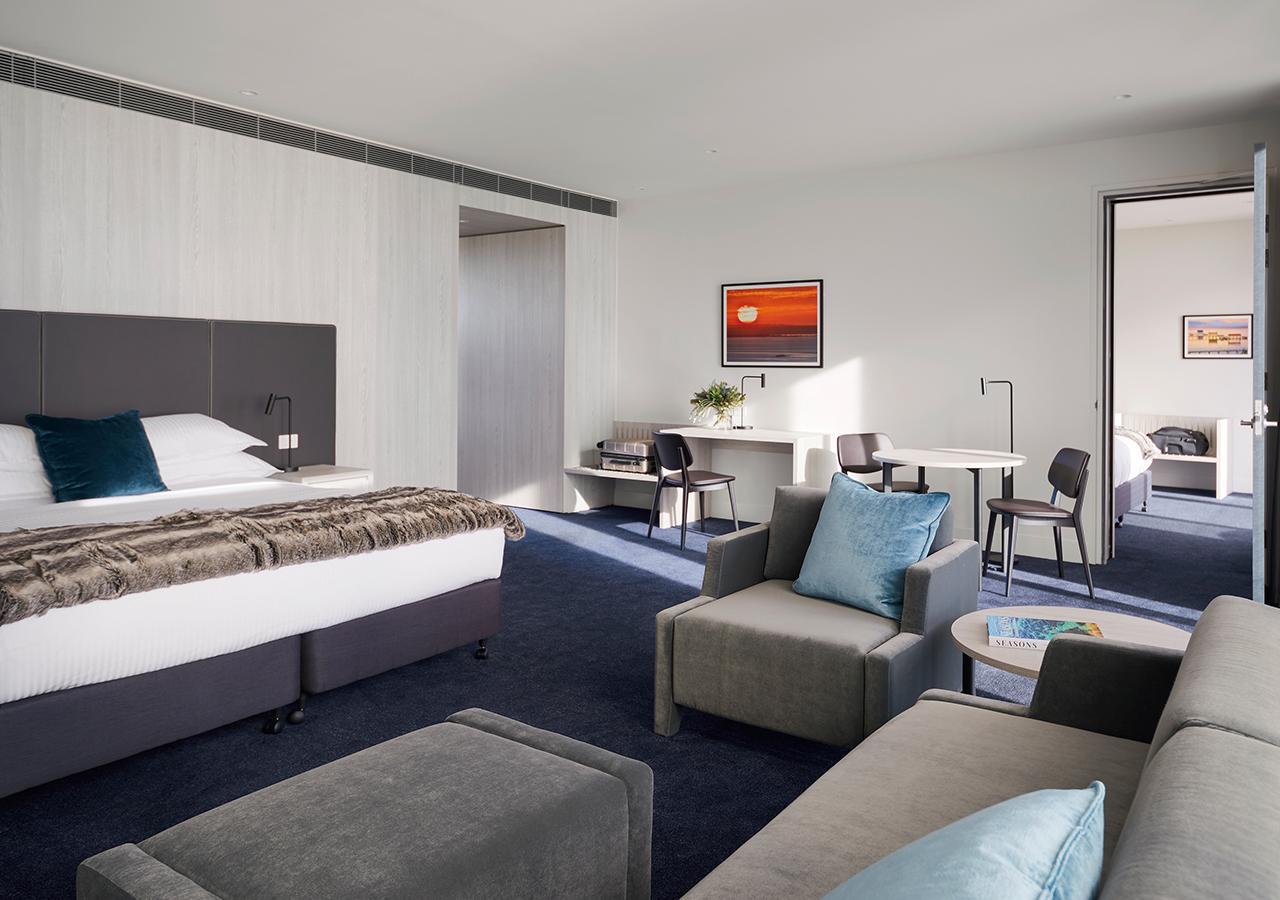 Racv Cape Schanck Resort Ngoại thất bức ảnh A suite at the Crowne Plaza Hotel, Adelaide
