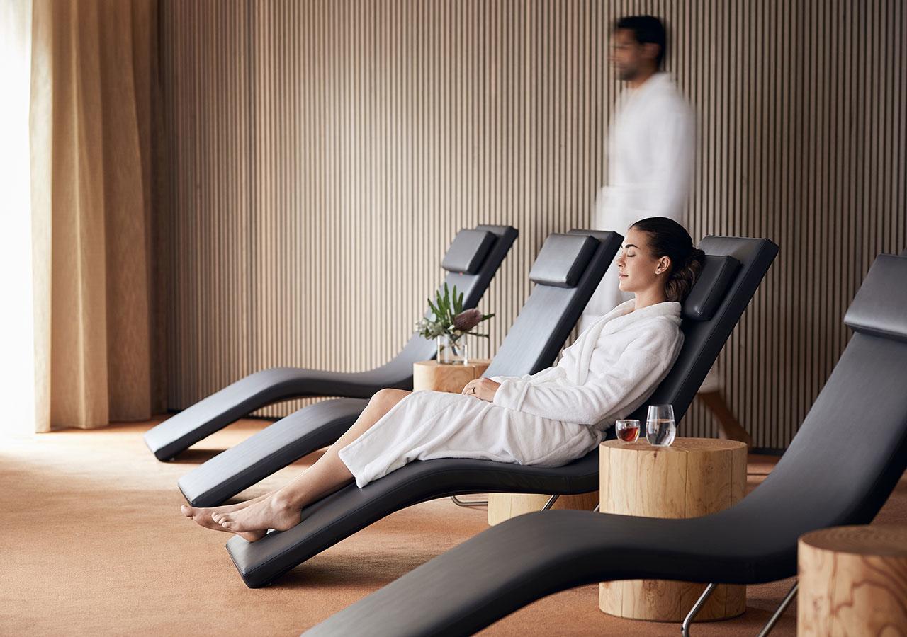 Racv Cape Schanck Resort Ngoại thất bức ảnh A woman relaxing in a spa