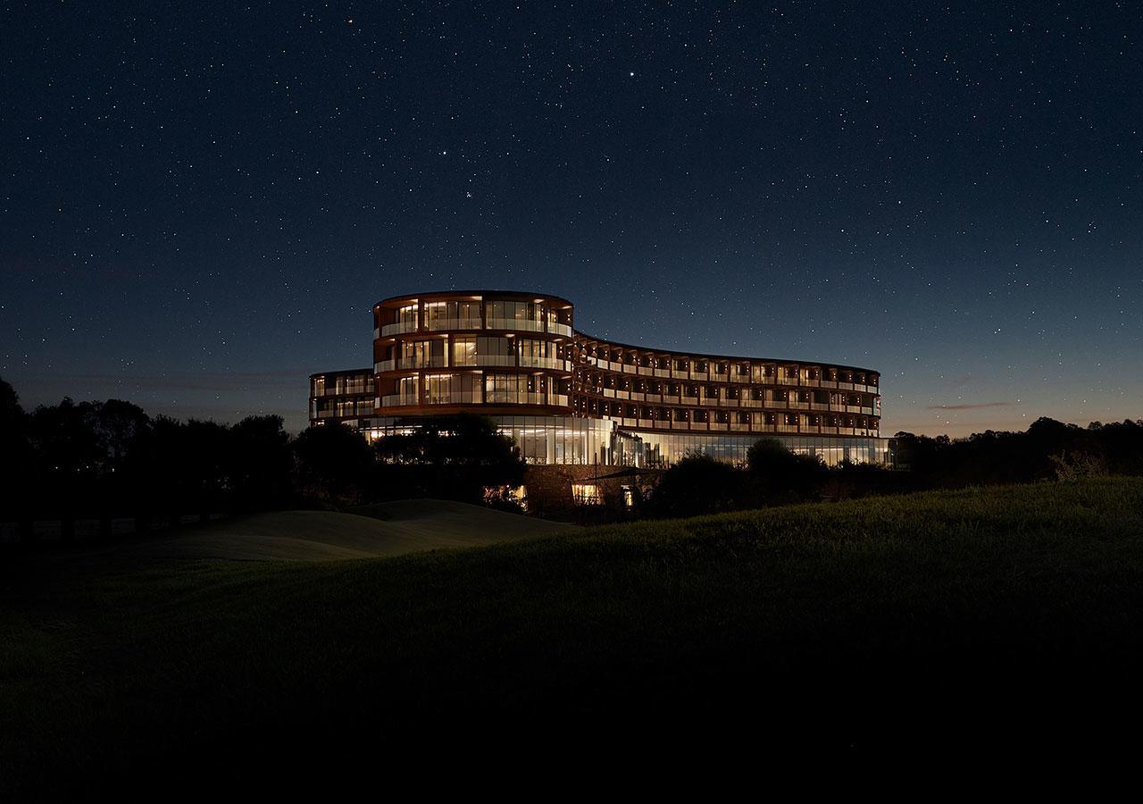 Racv Cape Schanck Resort Ngoại thất bức ảnh The hotel at night